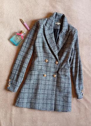 Трендовый стильный теплый удлиненный добротный пиджак блейзер в клетку