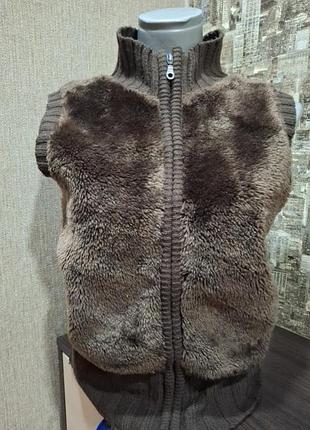 Теплая миховая жилетка