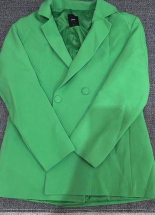 Пиджак зеленого цвета