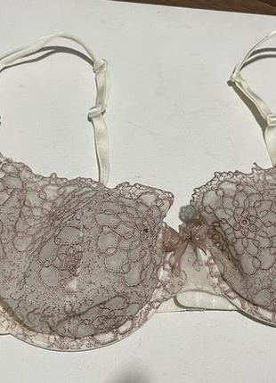 Бюстгалтер