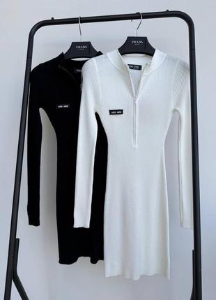 Брендова жіноча сукня в рубчик на замку