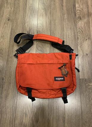 Сумка через плече eastpak