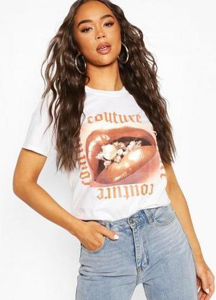 Boohoo. англія в наявності. футболка з принтом губи з діамантами.