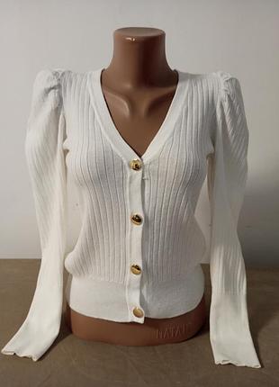 Кофта с объемными рукавами на пуговицах