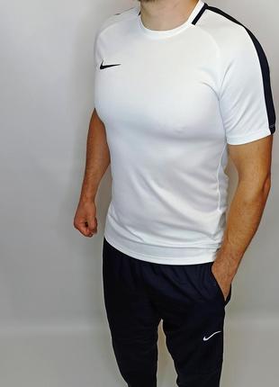 Футболка спортивная белая мужская nike dry - fit
размер – м
