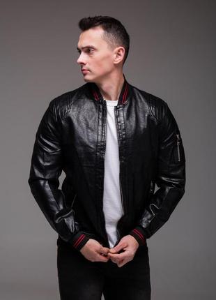 Чоловіча шкіряна куртка бомбер чорна