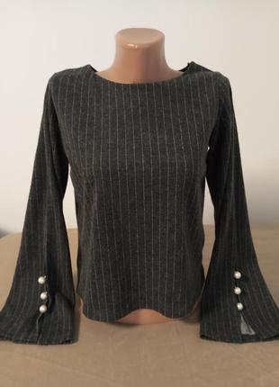 Блузка в полоску с жемчугом на рукавах