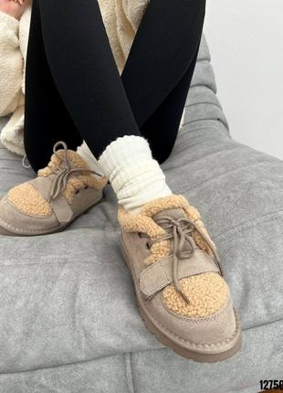 Серые бежевые натуральные замшевые зимние туфли зимние зима на шнурках кеды автоледи с бежевым мехом тедди барашком на меху толстой подошве с липучкой6 фото