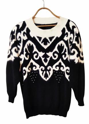 Невероятно красивый свитер, украшенный узором из ангоры и золотистыми бусинами немецкой фирмы bluhmod.