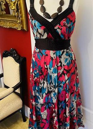 Шёлковое платье в цветочный принт.