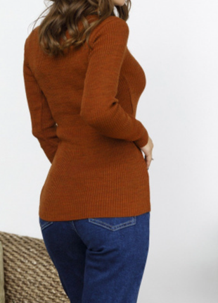 Стильный вискозный гольф в рубчик