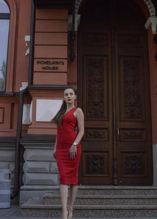 Алое миди платье с вышивкой ручной работы