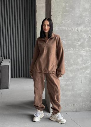 Женский спортивный костюм