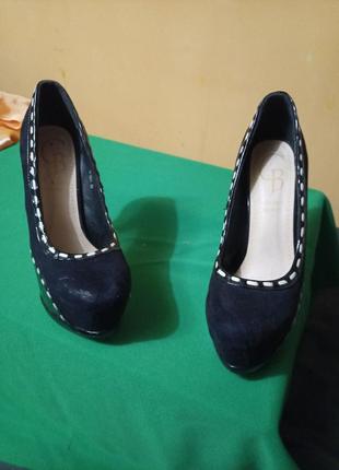 Стильные туфли на каблуке