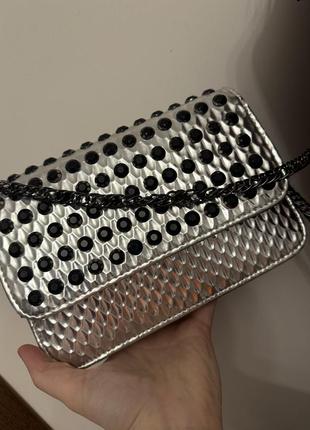 Сумка через плечо серебряная с камнями
