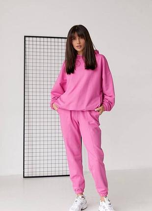 Жіночий спортивний костюм