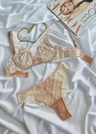 Нежный кружевной комплект белья