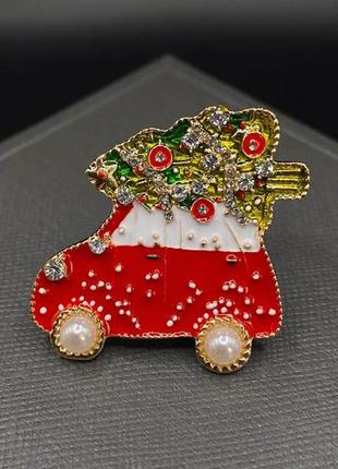 Брошь новогодняя машинка, зимняя брошь на подарок, брошка красная машинка с елочкой