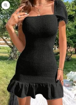 Чорне коротке плаття жатка з рюшами знизу