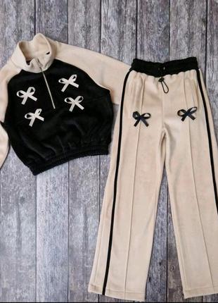 Теплый велюровый костюмчик для девочки