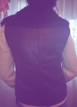 Женская жилетка из искусственного меха