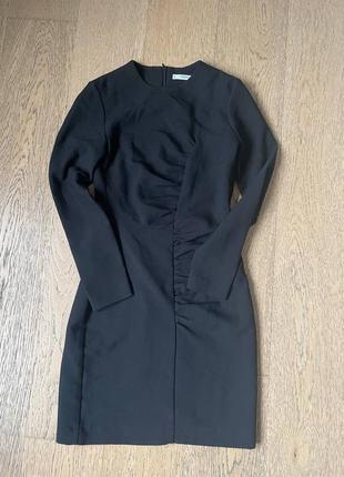 Черное короткое платье mango