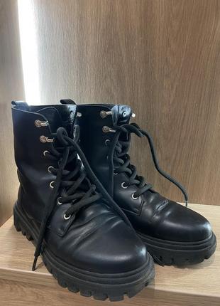 Жіночі шкіряні чоботи