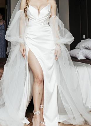 Платье свадебное с шлейфом и рукавами из фатина