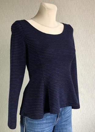 Лонгслив в рубчик с баской divided