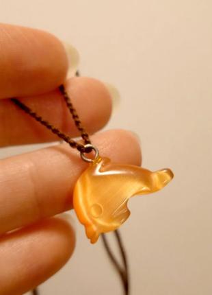 Підвіска з помаранчевим нефритовим дельфіном