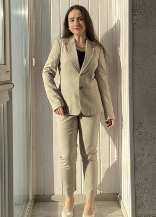 Брючный женский костюм hugo boss бежевый хлопок
