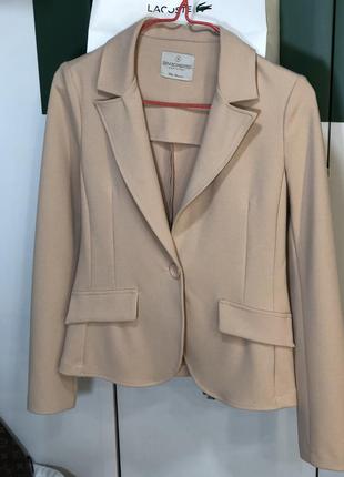 Пиджак жакет фактурный не мнется пудрово беж цвет жакет