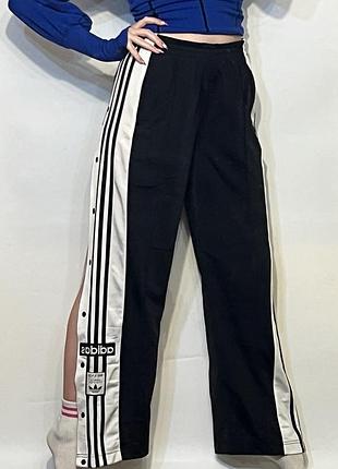 Брюки адидас брюки адибрейк adibreak adidas price оригинальные новые с биркой с манжетами на застежках кнопках с лого5 фото