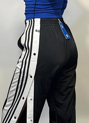 Брюки адидас брюки адибрейк adibreak adidas price оригинальные новые с биркой с манжетами на застежках кнопках с лого9 фото