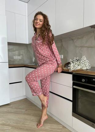 Розовая женская пижама в горошек
