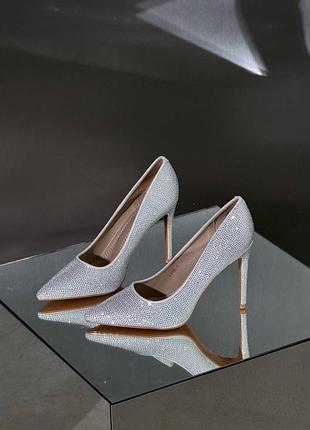 Туфли с камушками