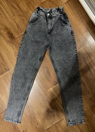 Джинсы мом бананы пояс на резинке серые lovest xs,s