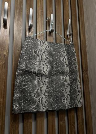 Шкіряна спідниця