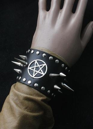 Кожаный браслет с шипами пентаграмма