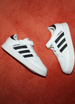 Кросівки фірми adidas 32 розміру по устілці 20,5 см