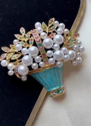 Брошь корзина с цветами в винтажном стиле