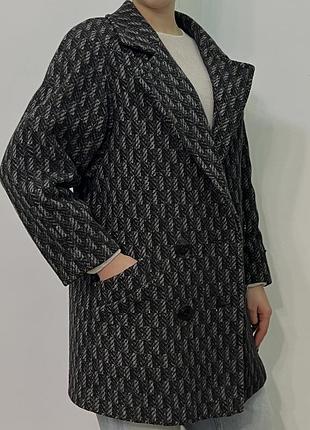 Стильне скорочене пальто-жакет