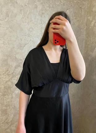 Aтласное платье от бренда boohoo