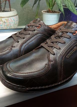 Очень мягкие и легкие  прошитые кожаные мокасины "clarks" . оригинал  44 р