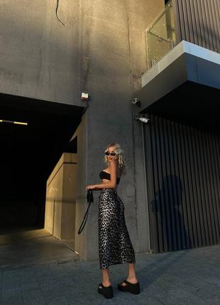 Невероятная юбка миди в лео принте