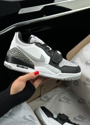Женские кроссовки nike air jordan legacy 312 low white black grey