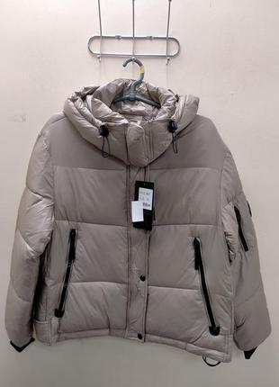 Куртка женская бежевая с капюшоном 
еврозима.і-9600.
размеры:m;l;xl.
цена -1600грн