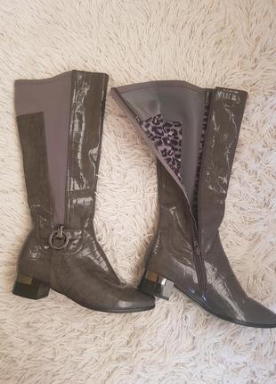 Лаковые демисезонные шапочки 39, 38