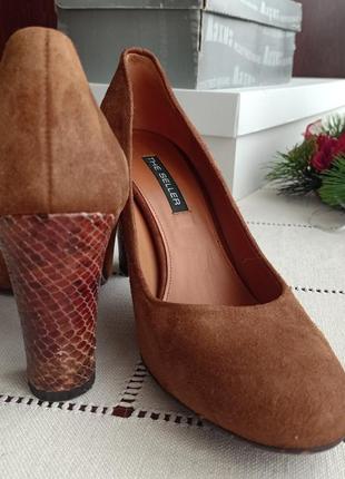 The seller кожаные женские замшевые коричневые туфли лодочки 38 гг.