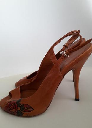 Gucci шкіряні босоніжки слінгбекі оригінал тату олд вилиць троянда